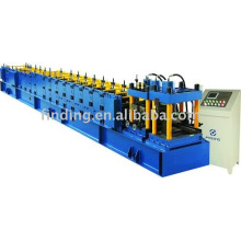 Tracking roll forming machine